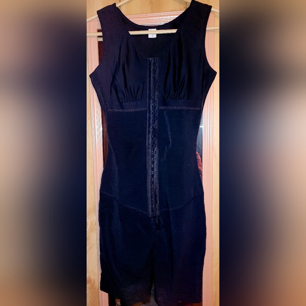 BRAND NEW WITHOUT TAGS BODYSUIT/BODYSHAPER SHAPEWEAR FOR WOMEN SIZE SMALL